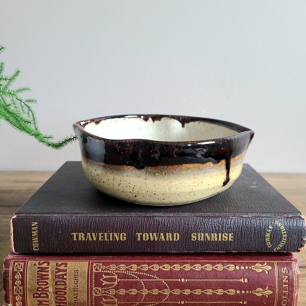 Hand made studio pottery. Ceramic bowl sighed by artist.